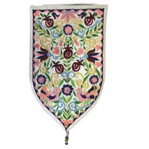 Yair Emanuel White Oriental Shield Tapestry Wall Hanging Künstler & Marken
