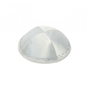 Terylene Kippah with Zigzag Lines and Rim in White Kipás