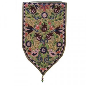 Yair Emanuel Shield Tapestry in Oriental Design (Large/ Gold) Das Jüdische Heim

