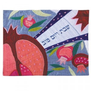 Yair Emanuel Challah Cover with Pomegranates and Green Leaves in Raw Silk Challah Abdeckungen und Baugruppen
