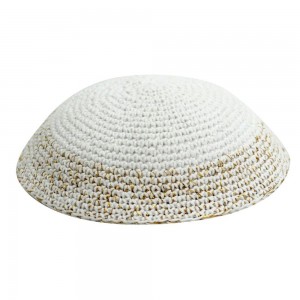 Simple Pure White Knitted Kippah with Thick Yarn and Box Stitch Pattern Feste & Feiertage
