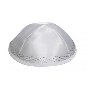 White Terylene Kippah with Silver Zigzag Lines and Four Sections Feste & Feiertage