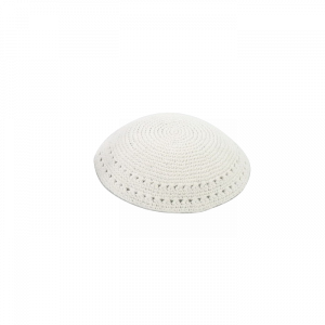 16 Centimetre White Knitted Kippah with Holes and Thick Yarn Kipás