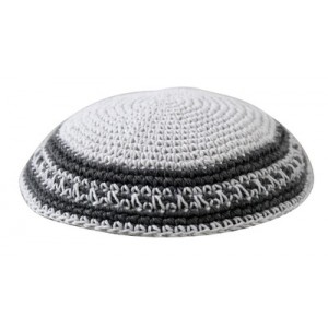White Knitted Kippah with Thick Slate Gray Lines and Thin Dotted Line Feste & Feiertage