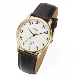 Adi Classic Golden Watch Featuring Hebrew Letters Accessoires