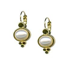 Oval Shaped Earring in Gold with Pearl