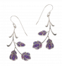 Blumige Ohrringe in pinken und violetten Nuancen